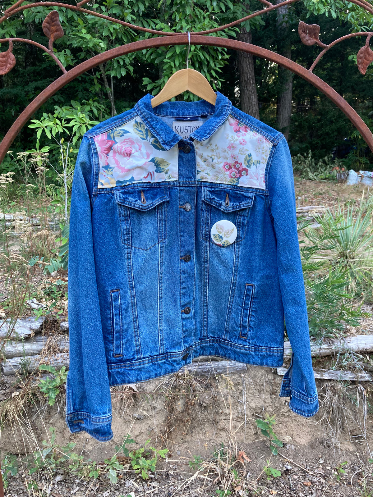 KUSTOM n°21 veste en jean foncé motifs floraux
