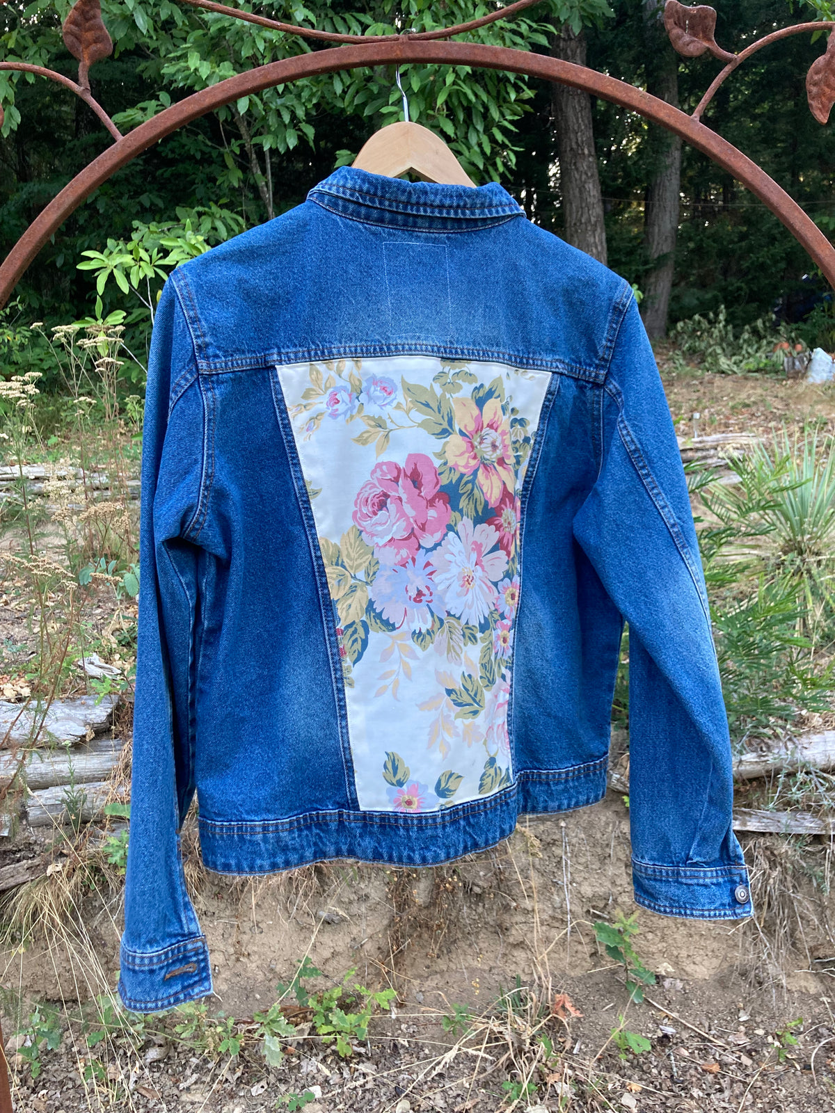 KUSTOM n°21 veste en jean foncé motifs floraux